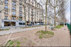 INVALIDES - Big studio with seperate kitchen for sale Paris 75007