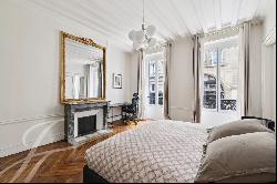 PARIS 7 / RUE DE CASTELLANE - 4 bedrooms - 200m² - Paris