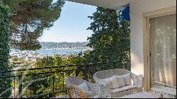 Sea view and prestigious address: renovation opportunity with exceptional potential