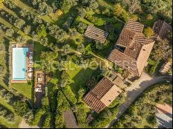 Beautiful Podere with a view of San Gimignano