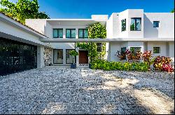 Stunning New Contemporary in Dorado Beach