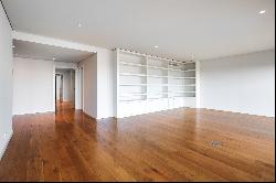 Flat, 4 bedrooms, for Rent