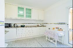 Flat, 3 bedrooms, for Rent