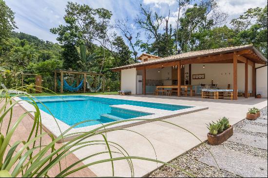 Exclusive villa in Paraty with private access to a waterfall