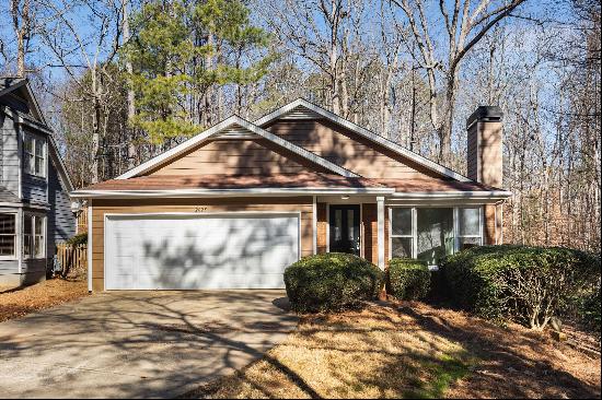 Charming Cottage in Convenient Alpharetta Location