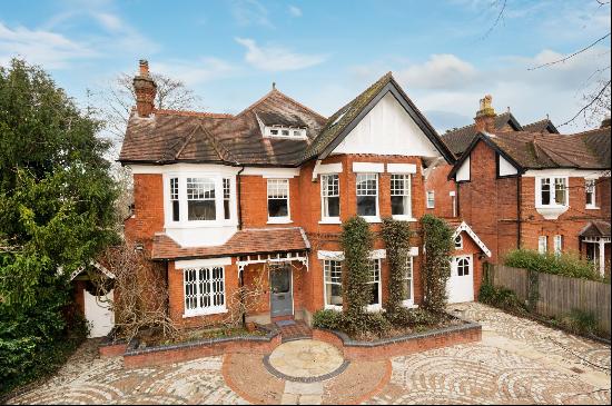 Wolsey Road, East Molesey, Surrey, KT8 9EW