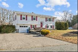 4 Weetamoe Road, Middletown RI 02842