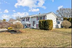 4 Weetamoe Road, Middletown RI 02842