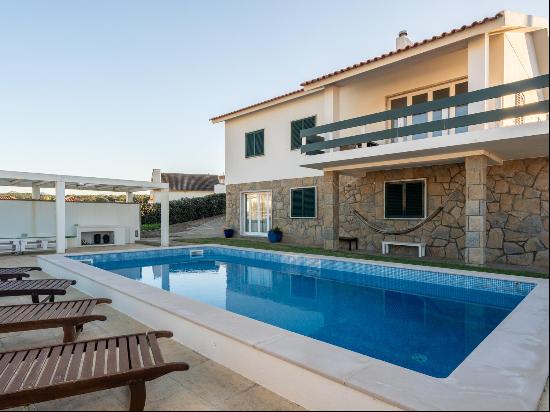 Outstanding 4+1 bedroom villa with pool and sea view in Azenhas do Mar, Sintra, Lisbon.