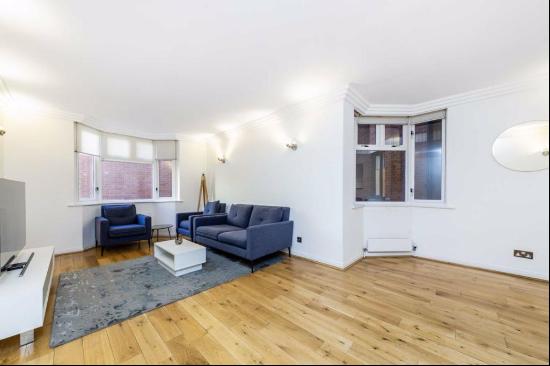 A well proportioned 2 bedroom flat to rent in Mayfair W1K