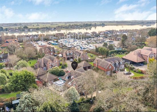 Sea Holly: Elegant Four-Bedroom Home in Bosham's Prestigious Conservation Area