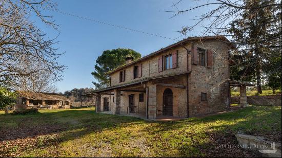 Casale with portico, pool and annexes, Città della Pieve – Umbria