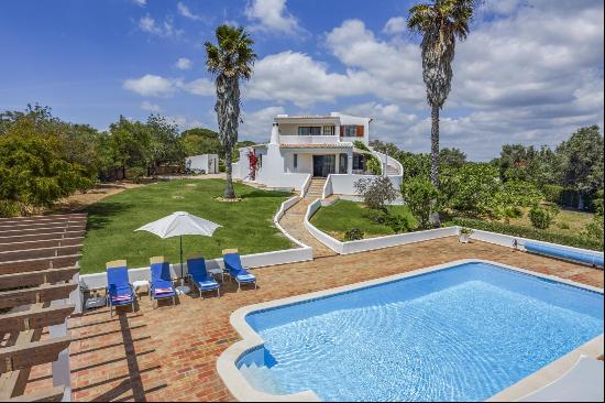 Armacao de Pera - 4-Bedroom villa between Porches and Alcantarilha with private pool