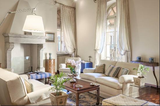 Elegant apartment with exclusive garden in a historic palace