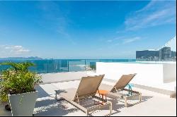 Penthouse with panoramic oceanfront views in Copacabana