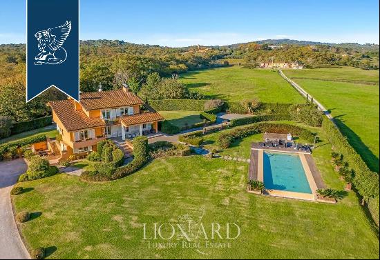 Elegance and comfort in an exclusive estate for sale between Lucca and the sea