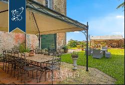 Elegant historical villa with a private park for sale in the heart of Tuscany