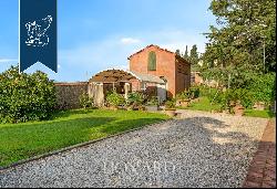 Elegant historical villa with a private park for sale in the heart of Tuscany