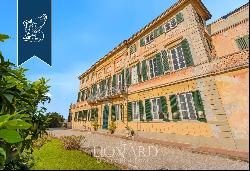 Elegant historical villa with a private park for sale in the heart of Tuscany