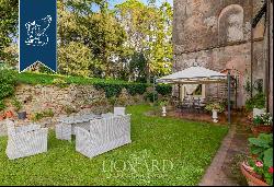 Elegant historical villa with a private park for sale in the heart of Tuscany