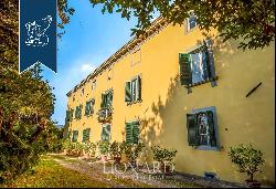 Historical 17th-century villa with an outbuilding, olive grove, orchard and park for sale 