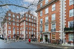 A sophisticated and spacious apartment on a prestigious Mayfair square