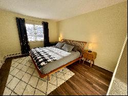 Condo in West Windsor