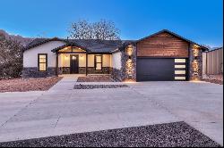 Brand-New Moab Home with Red Rock Views and Custom Touches