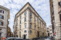 Prestigious historic residence in the heart of Rome