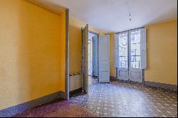 A gem just steps from Portal de l’Àngel: apartment to renovate with a terrace