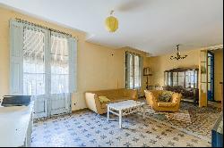 A gem just steps from Portal de l’Àngel: apartment to renovate with a terrace