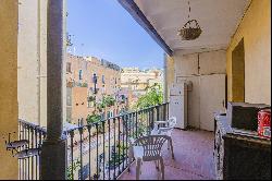 A gem just steps from Portal de l’Àngel: apartment to renovate with a terrace