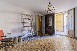 A gem just steps from Portal de l’Àngel: apartment to renovate with a terrace