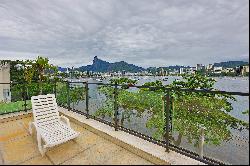 House with breathtaking views of Guanabara Bay and outdoor area with pool