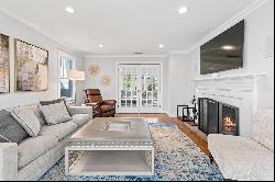 15 Glen Way, Cold Spring Harbor, NY 11724