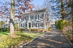 15 Glen Way, Cold Spring Harbor, NY 11724