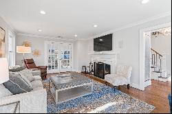 15 Glen Way, Cold Spring Harbor, NY 11724