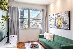 Renovated and furnished apartment near Praça Nossa Senhora da Paz in Ipanema