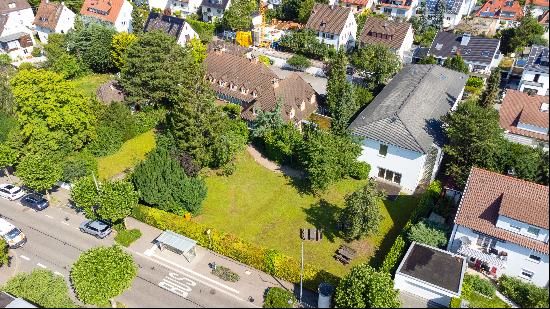 Unique ensemble of buildings with parkland in a prime location