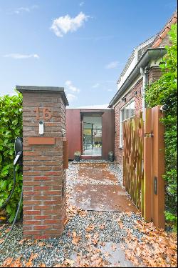 Modern and Sustainable Detached House on Eikenlaan in Muiderberg