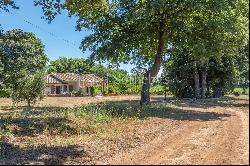 Tranquil Farmhouse Surrounded by Maremma’s Nature