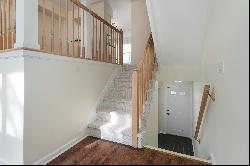 Fresh and Bright Windsor Haven Townhome Near Princeton Jct.