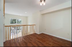 Fresh and Bright Windsor Haven Townhome Near Princeton Jct.