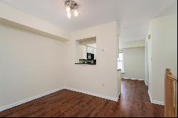 Fresh and Bright Windsor Haven Townhome Near Princeton Jct.