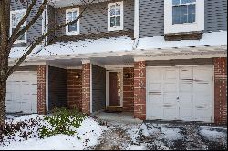 Fresh and Bright Windsor Haven Townhome Near Princeton Jct.