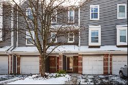 Fresh and Bright Windsor Haven Townhome Near Princeton Jct.