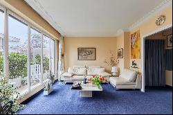 Neuilly-sur-Seine  -  A 2/3 bed apartment with a balcony