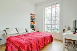 Paris 7th District - Avenue of Breteuil - 2 bed apartment