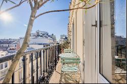 Paris 14th District - A renovated pied a terre