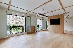 Sale - Apartment Paris 8th (Europe)